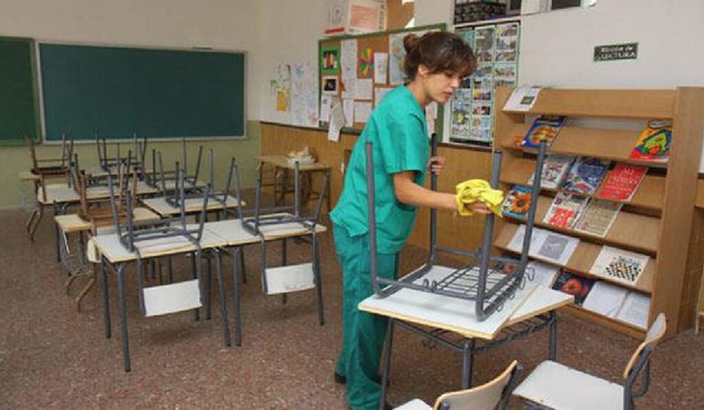 Trabajos de limpieza de colegios