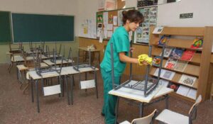 Trabajos de limpieza de colegios
